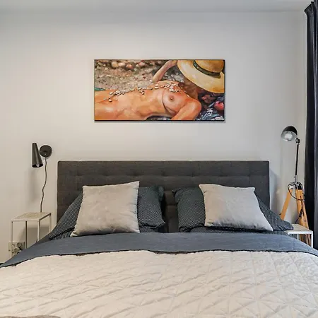 Riverside Garden Marina Apartment