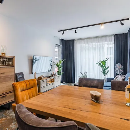 Riverside Garden Marina Apartment *