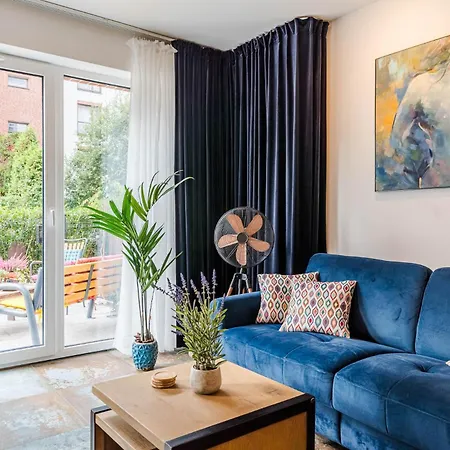 Riverside Garden Marina Apartment *