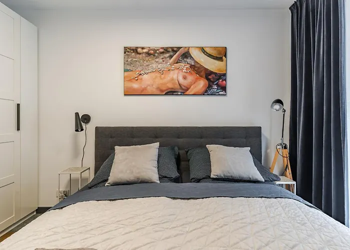 Riverside Garden Marina Apartman